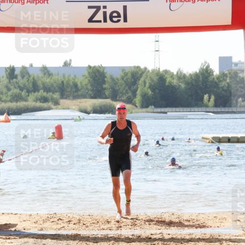 01.09.2024 - 17. Tribühne Triathlon Luisa Fischer http://msf.ph/oto/6899288 01.09.2024 11:46:23 Schwimmen 585, 651, 664 meine-sportfotos.de