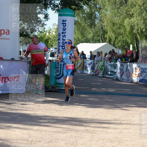 01.09.2024 - 17. Tribühne Triathlon Michael Strokosch http://msf.ph/oto/6899317 01.09.2024 10:50:41 Ziel 162 meine-sportfotos.de