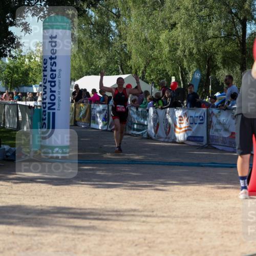 01.09.2024 - 17. Tribühne Triathlon Michael Strokosch http://msf.ph/oto/6899346 01.09.2024 10:51:31 Ziel 1074 meine-sportfotos.de