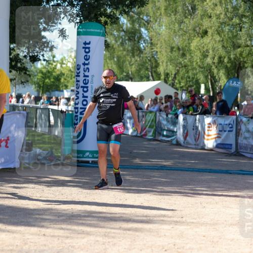 01.09.2024 - 17. Tribühne Triathlon Michael Strokosch http://msf.ph/oto/6899502 01.09.2024 10:51:50 Ziel 152 meine-sportfotos.de