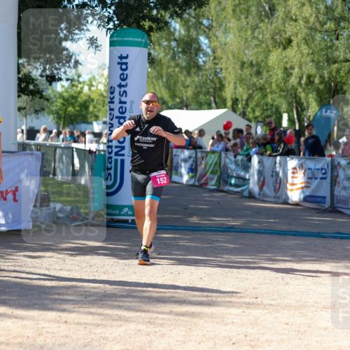 01.09.2024 - 17. Tribühne Triathlon Michael Strokosch http://msf.ph/oto/6899508 01.09.2024 10:51:50 Ziel 152 meine-sportfotos.de