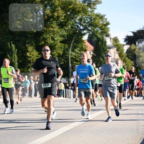 01.09.2024 - BARMER Alsterlauf Dr. Thomas Lammeyer http://msf.ph/oto/6899512 01.09.2024 09:37:14 Laufen 2745, 3521, 2891, 3753 meine-sportfotos.de