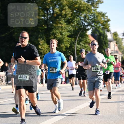 01.09.2024 - BARMER Alsterlauf Dr. Thomas Lammeyer http://msf.ph/oto/6899533 01.09.2024 09:37:15 Laufen 3521, 2891, 27, 3753, 18 meine-sportfotos.de