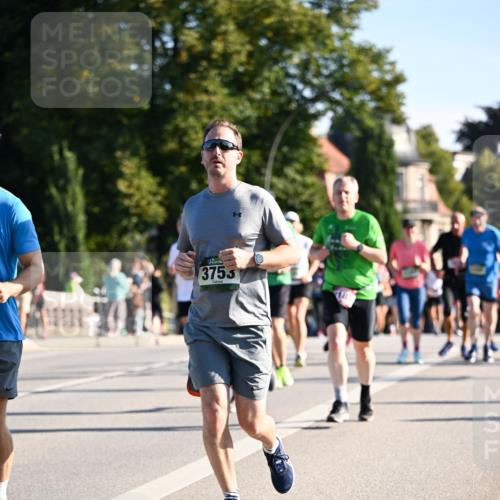 01.09.2024 - BARMER Alsterlauf Dr. Thomas Lammeyer http://msf.ph/oto/6899558 01.09.2024 09:37:16 Laufen 3753 meine-sportfotos.de