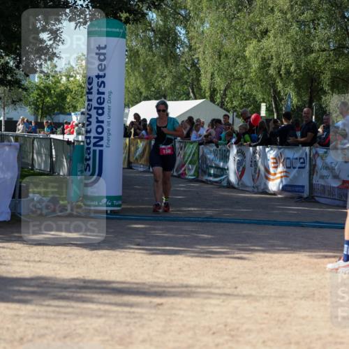 01.09.2024 - 17. Tribühne Triathlon Michael Strokosch http://msf.ph/oto/6899561 01.09.2024 10:53:17 Ziel 150 meine-sportfotos.de