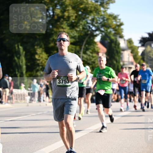 01.09.2024 - BARMER Alsterlauf Dr. Thomas Lammeyer http://msf.ph/oto/6899563 01.09.2024 09:37:16 Laufen 3753 meine-sportfotos.de