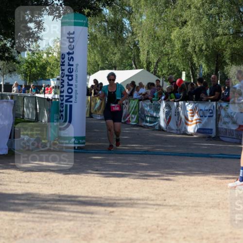 01.09.2024 - 17. Tribühne Triathlon Michael Strokosch http://msf.ph/oto/6899572 01.09.2024 10:53:17 Ziel 150 meine-sportfotos.de