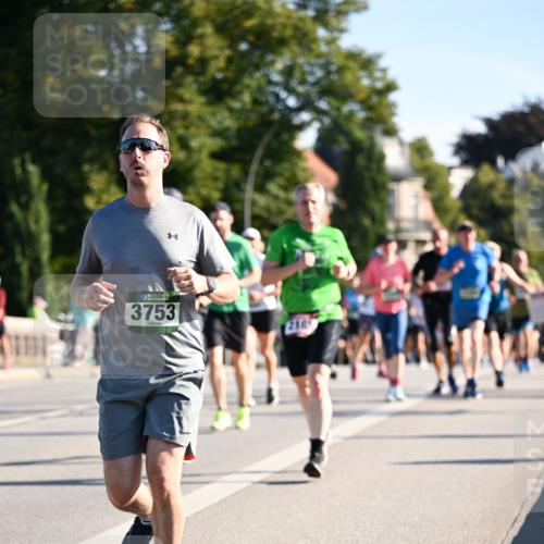 01.09.2024 - BARMER Alsterlauf Dr. Thomas Lammeyer http://msf.ph/oto/6899574 01.09.2024 09:37:16 Laufen 3753, 2185 meine-sportfotos.de