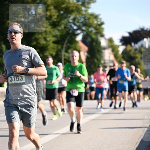 01.09.2024 - BARMER Alsterlauf Dr. Thomas Lammeyer http://msf.ph/oto/6899587 01.09.2024 09:37:16 Laufen 3753 meine-sportfotos.de