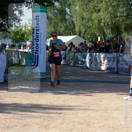 01.09.2024 - 17. Tribühne Triathlon Michael Strokosch http://msf.ph/oto/6899590 01.09.2024 10:53:19 Ziel 150 meine-sportfotos.de