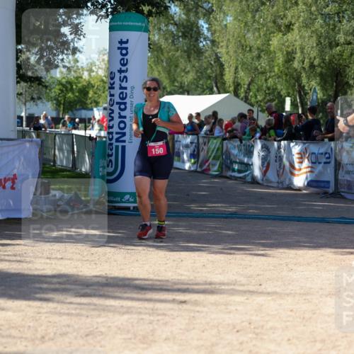 01.09.2024 - 17. Tribühne Triathlon Michael Strokosch http://msf.ph/oto/6899614 01.09.2024 10:53:19 Ziel 150 meine-sportfotos.de