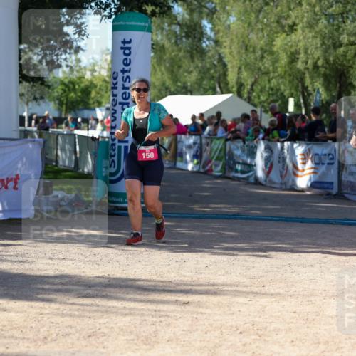 01.09.2024 - 17. Tribühne Triathlon Michael Strokosch http://msf.ph/oto/6899617 01.09.2024 10:53:19 Ziel 150 meine-sportfotos.de
