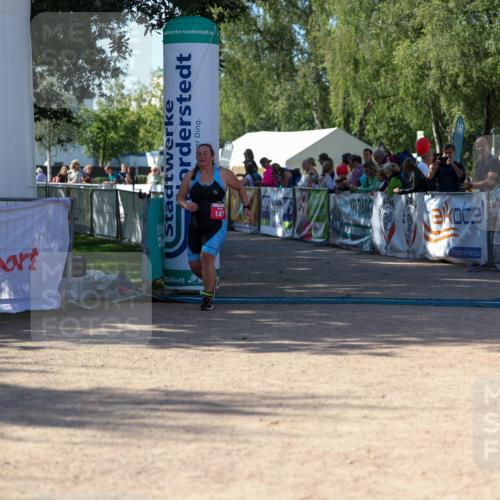 01.09.2024 - 17. Tribühne Triathlon Michael Strokosch http://msf.ph/oto/6899658 01.09.2024 10:53:27 Ziel 147 meine-sportfotos.de