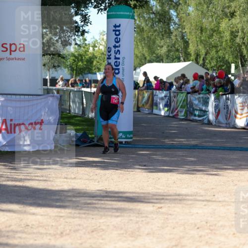 01.09.2024 - 17. Tribühne Triathlon Michael Strokosch http://msf.ph/oto/6899679 01.09.2024 10:53:28 Ziel 147 meine-sportfotos.de
