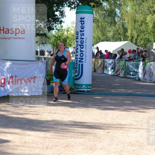 01.09.2024 - 17. Tribühne Triathlon Michael Strokosch http://msf.ph/oto/6899703 01.09.2024 10:53:29 Ziel 147 meine-sportfotos.de