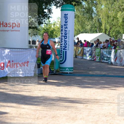 01.09.2024 - 17. Tribühne Triathlon Michael Strokosch http://msf.ph/oto/6899708 01.09.2024 10:53:29 Ziel 147 meine-sportfotos.de