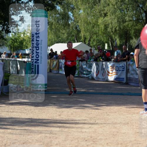 01.09.2024 - 17. Tribühne Triathlon Michael Strokosch http://msf.ph/oto/6899744 01.09.2024 10:54:20 Ziel 142 meine-sportfotos.de