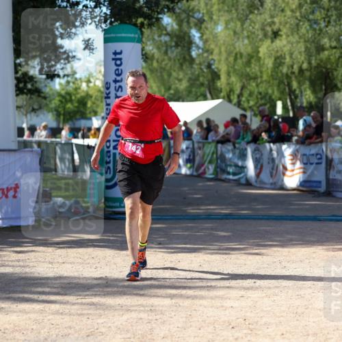 01.09.2024 - 17. Tribühne Triathlon Michael Strokosch http://msf.ph/oto/6899813 01.09.2024 10:54:22 Ziel 142 meine-sportfotos.de