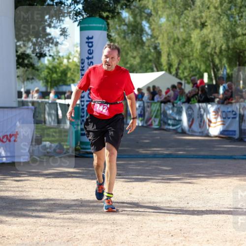 01.09.2024 - 17. Tribühne Triathlon Michael Strokosch http://msf.ph/oto/6899822 01.09.2024 10:54:23 Ziel 142 meine-sportfotos.de