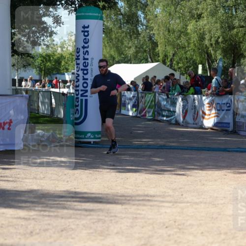 01.09.2024 - 17. Tribühne Triathlon Michael Strokosch http://msf.ph/oto/6899840 01.09.2024 10:54:43 Ziel 141, 1064 meine-sportfotos.de