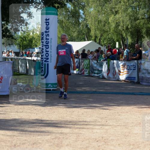 01.09.2024 - 17. Tribühne Triathlon Michael Strokosch http://msf.ph/oto/6899926 01.09.2024 10:54:48 Ziel 141 meine-sportfotos.de