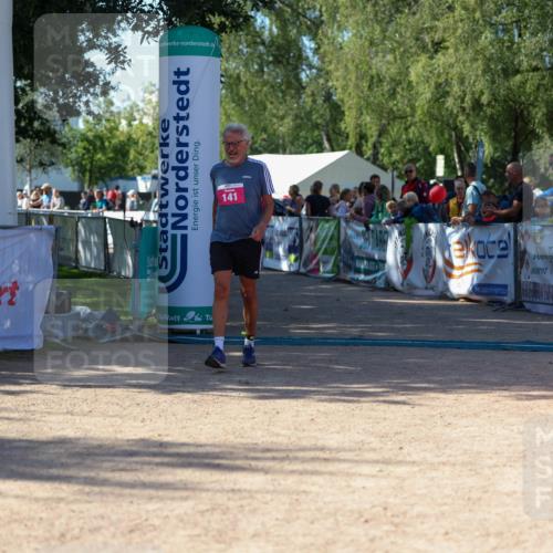 01.09.2024 - 17. Tribühne Triathlon Michael Strokosch http://msf.ph/oto/6899936 01.09.2024 10:54:48 Ziel 141 meine-sportfotos.de