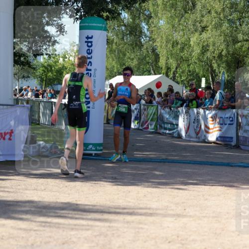 01.09.2024 - 17. Tribühne Triathlon Michael Strokosch http://msf.ph/oto/6900071 01.09.2024 10:55:32 Ziel 256 meine-sportfotos.de
