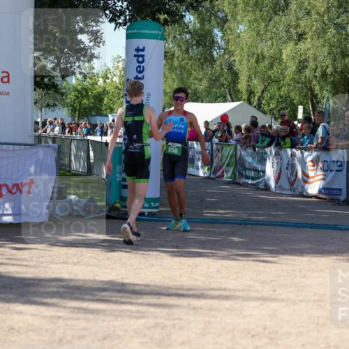 01.09.2024 - 17. Tribühne Triathlon Michael Strokosch http://msf.ph/oto/6900088 01.09.2024 10:55:32 Ziel 256 meine-sportfotos.de