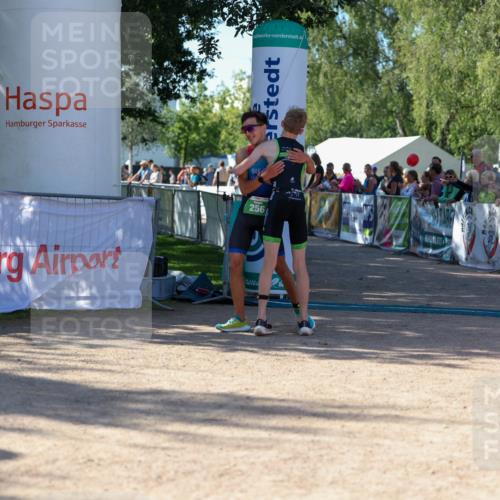 01.09.2024 - 17. Tribühne Triathlon Michael Strokosch http://msf.ph/oto/6900108 01.09.2024 10:55:33 Ziel 256 meine-sportfotos.de
