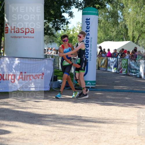 01.09.2024 - 17. Tribühne Triathlon Michael Strokosch http://msf.ph/oto/6900122 01.09.2024 10:55:34 Ziel 256 meine-sportfotos.de