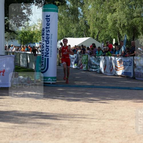 01.09.2024 - 17. Tribühne Triathlon Michael Strokosch http://msf.ph/oto/6900155 01.09.2024 10:55:48 Ziel 255, 306 meine-sportfotos.de