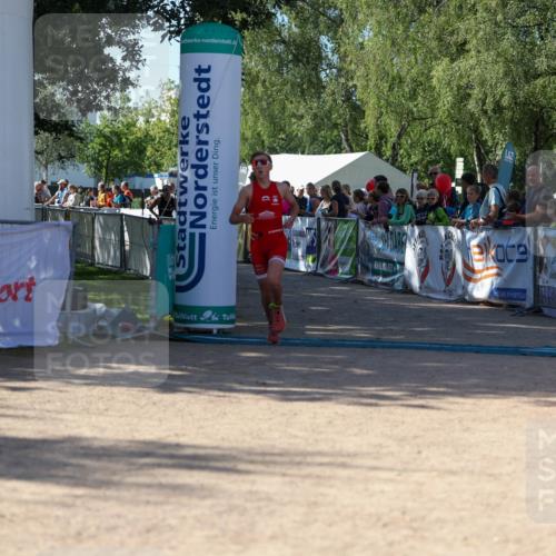 01.09.2024 - 17. Tribühne Triathlon Michael Strokosch http://msf.ph/oto/6900163 01.09.2024 10:55:48 Ziel 255, 306 meine-sportfotos.de
