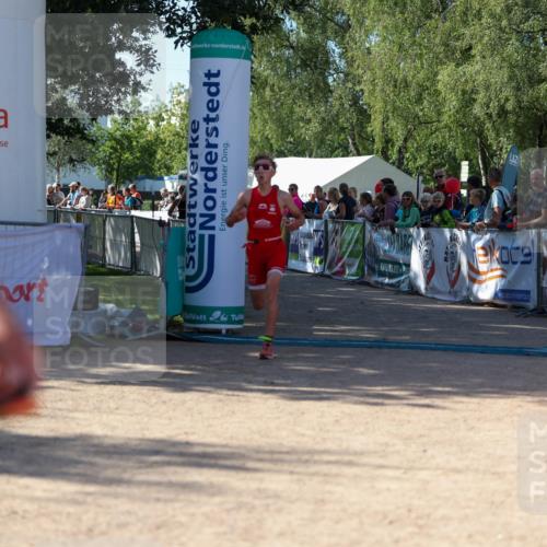 01.09.2024 - 17. Tribühne Triathlon Michael Strokosch http://msf.ph/oto/6900171 01.09.2024 10:55:48 Ziel 255, 306 meine-sportfotos.de