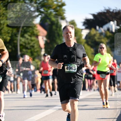 01.09.2024 - BARMER Alsterlauf Dr. Thomas Lammeyer http://msf.ph/oto/6900190 01.09.2024 09:37:47 Laufen 4963 meine-sportfotos.de