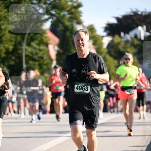 01.09.2024 - BARMER Alsterlauf Dr. Thomas Lammeyer http://msf.ph/oto/6900193 01.09.2024 09:37:47 Laufen 4963 meine-sportfotos.de