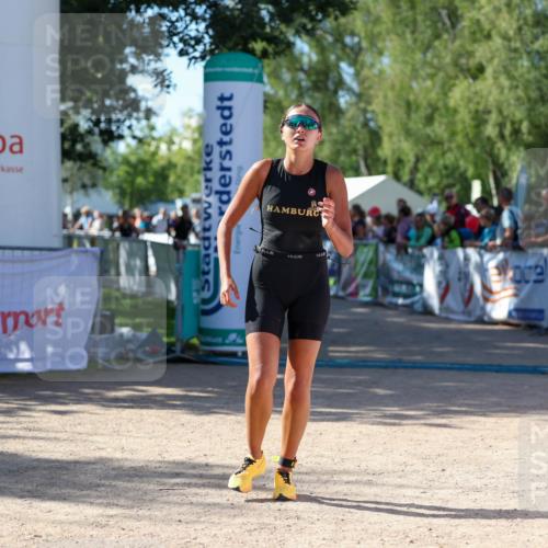 01.09.2024 - 17. Tribühne Triathlon Michael Strokosch http://msf.ph/oto/6900198 01.09.2024 10:55:55 Ziel 165, 166, 285, 306 meine-sportfotos.de