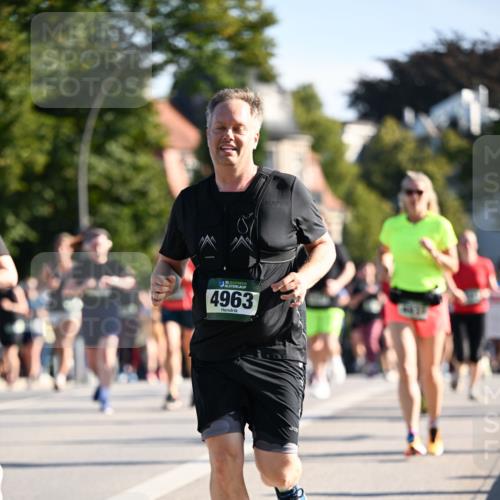 01.09.2024 - BARMER Alsterlauf Dr. Thomas Lammeyer http://msf.ph/oto/6900201 01.09.2024 09:37:47 Laufen 4963 meine-sportfotos.de