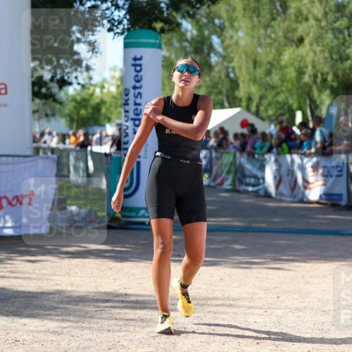 01.09.2024 - 17. Tribühne Triathlon Michael Strokosch http://msf.ph/oto/6900212 01.09.2024 10:55:55 Ziel 165, 166, 285, 306 meine-sportfotos.de