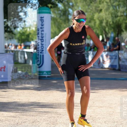 01.09.2024 - 17. Tribühne Triathlon Michael Strokosch http://msf.ph/oto/6900252 01.09.2024 10:55:56 Ziel 165, 166, 285, 306 meine-sportfotos.de
