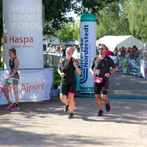 01.09.2024 - 17. Tribühne Triathlon Michael Strokosch http://msf.ph/oto/6900309 01.09.2024 10:56:01 Ziel 165, 166, 285 meine-sportfotos.de