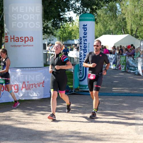 01.09.2024 - 17. Tribühne Triathlon Michael Strokosch http://msf.ph/oto/6900314 01.09.2024 10:56:01 Ziel 165, 166, 285 meine-sportfotos.de