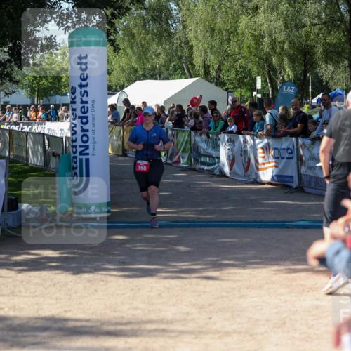 01.09.2024 - 17. Tribühne Triathlon Michael Strokosch http://msf.ph/oto/6900330 01.09.2024 10:56:08 Ziel 158 meine-sportfotos.de