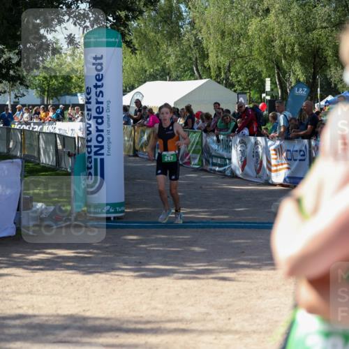 01.09.2024 - 17. Tribühne Triathlon Michael Strokosch http://msf.ph/oto/6900370 01.09.2024 10:56:16 Ziel 247 meine-sportfotos.de
