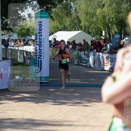 01.09.2024 - 17. Tribühne Triathlon Michael Strokosch http://msf.ph/oto/6900374 01.09.2024 10:56:16 Ziel 247 meine-sportfotos.de
