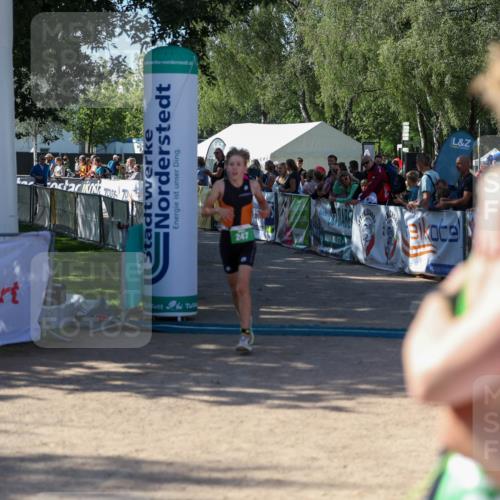 01.09.2024 - 17. Tribühne Triathlon Michael Strokosch http://msf.ph/oto/6900383 01.09.2024 10:56:16 Ziel 247 meine-sportfotos.de
