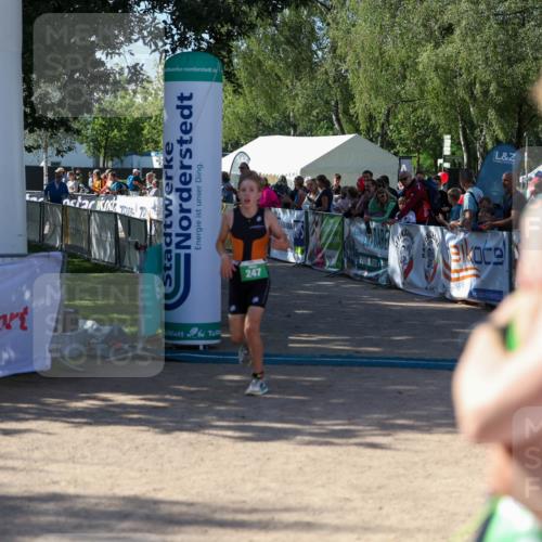 01.09.2024 - 17. Tribühne Triathlon Michael Strokosch http://msf.ph/oto/6900391 01.09.2024 10:56:16 Ziel 247 meine-sportfotos.de