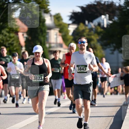 01.09.2024 - BARMER Alsterlauf Dr. Thomas Lammeyer http://msf.ph/oto/6900457 01.09.2024 09:38:04 Laufen 3823, 3843 meine-sportfotos.de