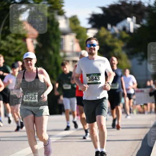 01.09.2024 - BARMER Alsterlauf Dr. Thomas Lammeyer http://msf.ph/oto/6900468 01.09.2024 09:38:04 Laufen 3823, 3843 meine-sportfotos.de