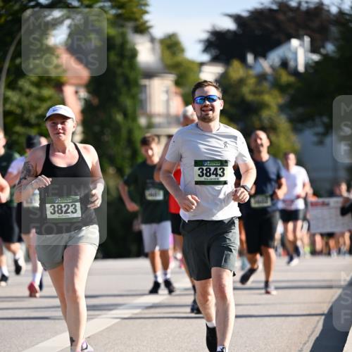 01.09.2024 - BARMER Alsterlauf Dr. Thomas Lammeyer http://msf.ph/oto/6900471 01.09.2024 09:38:04 Laufen 3823, 3843 meine-sportfotos.de