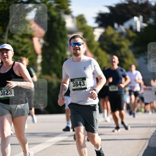 01.09.2024 - BARMER Alsterlauf Dr. Thomas Lammeyer http://msf.ph/oto/6900483 01.09.2024 09:38:05 Laufen 3823, 3843, 00 meine-sportfotos.de
